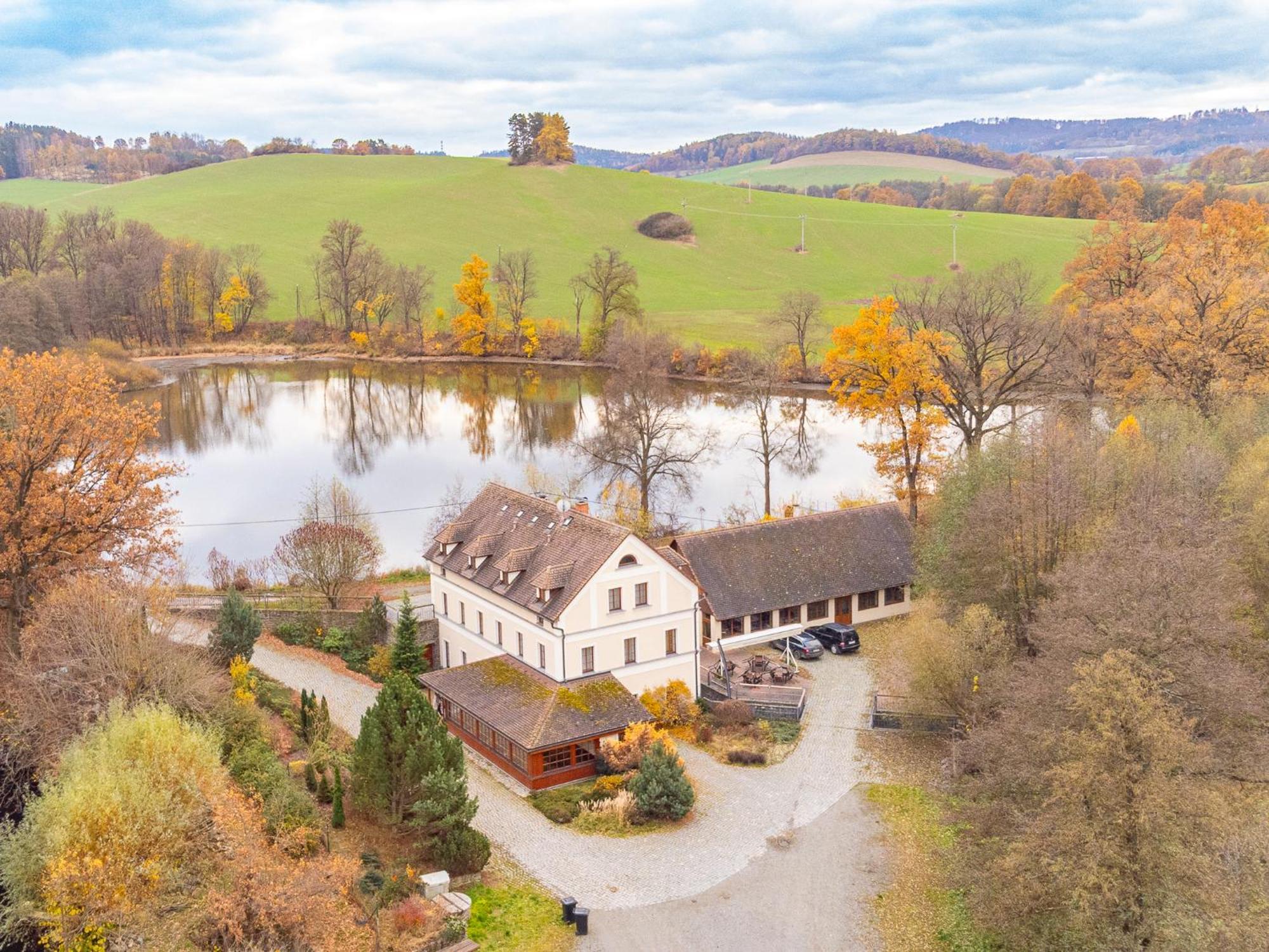 Hotel Mlyn Mitrovice Příbram Exteriér fotografie